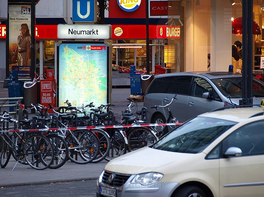 Herrenlose Einkaufstuete gesprengt Koeln Schildergasse P336.JPG